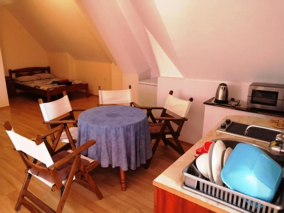 **  Guest House 