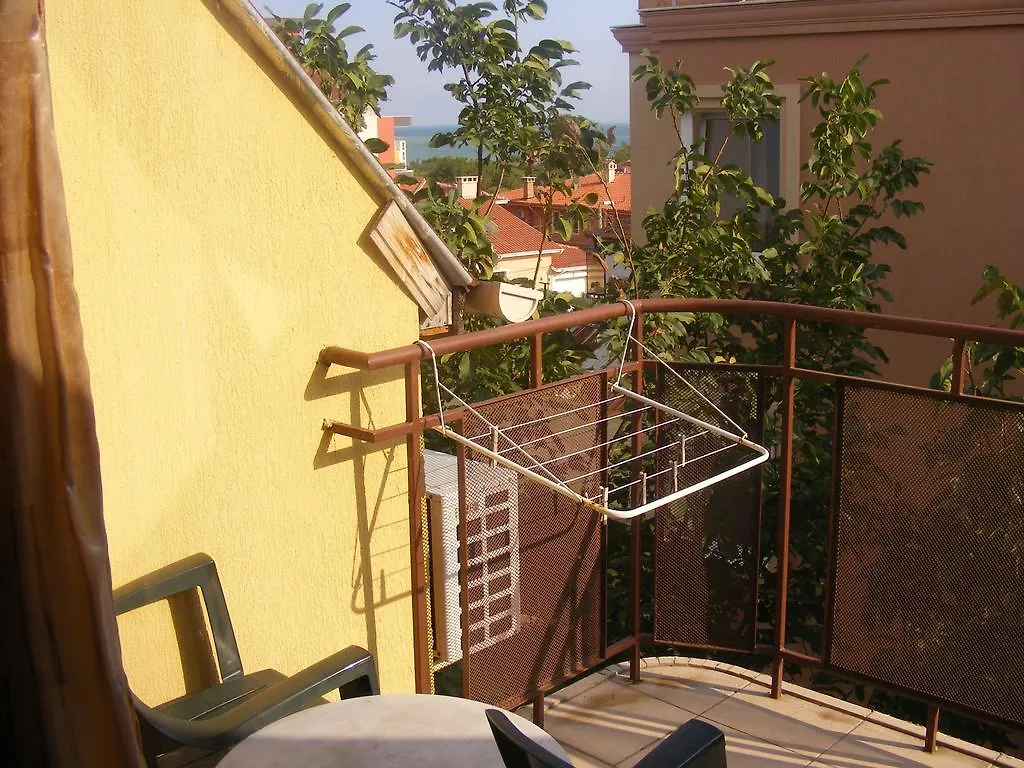 **  Guest House 