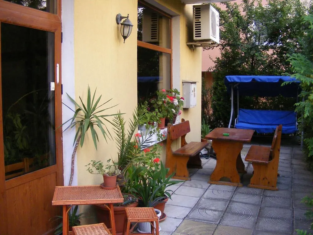 Guest House 