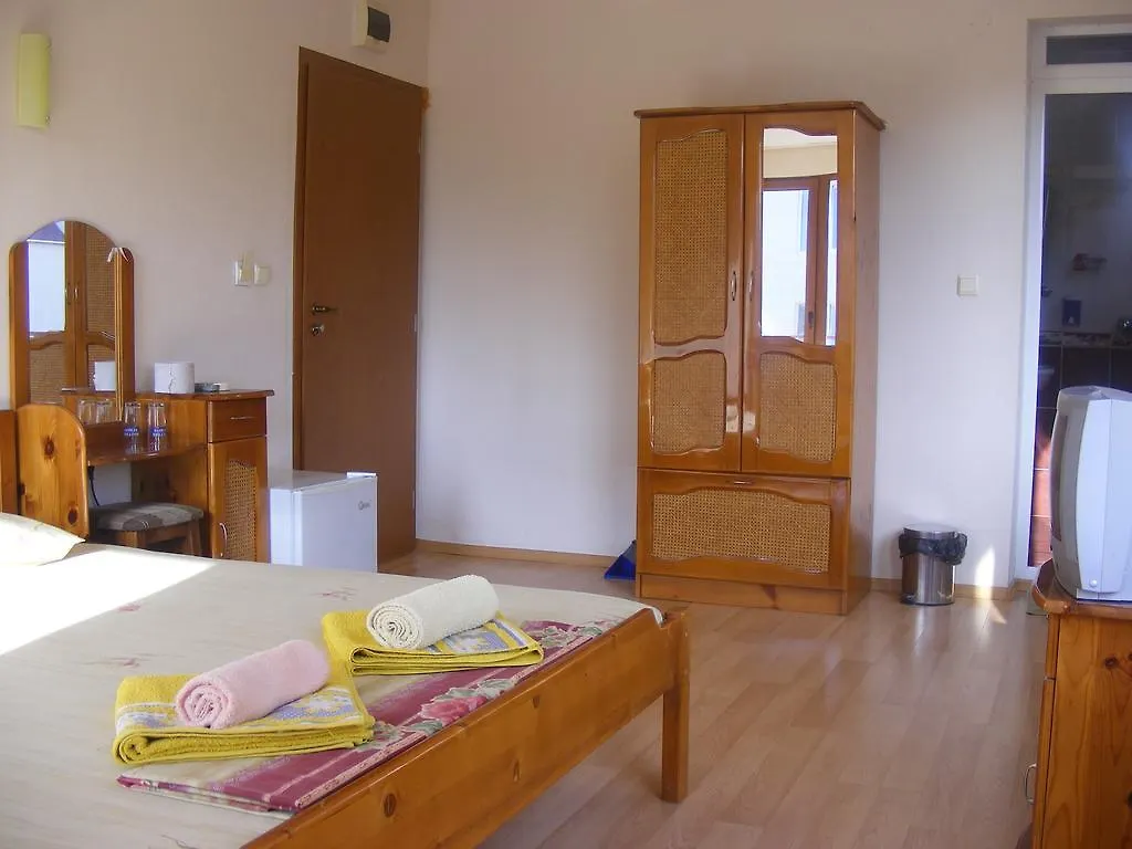 **  Guest House 